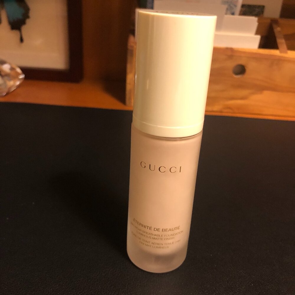 Gucci Breathable 24 hour foundation